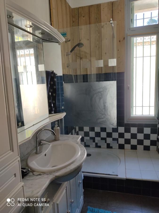 Experience Unique Dans Un Lieu Magique Hotel Vergeze Bagian luar foto